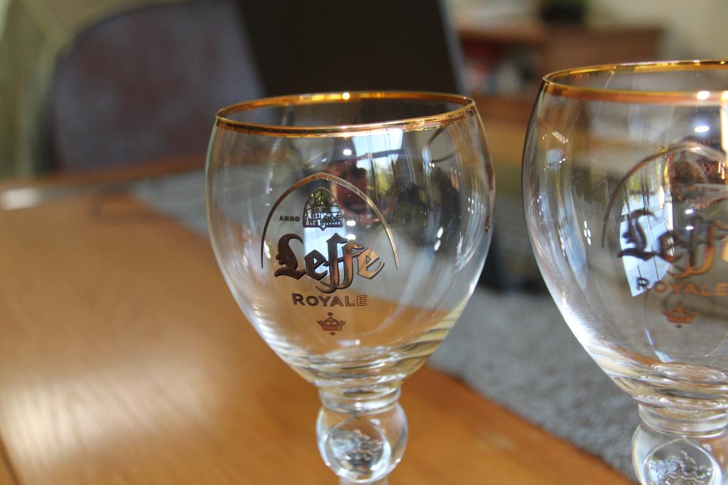 leffe royal glazen, Verzamelen, Ophalen, Zo goed als nieuw, Bierglas