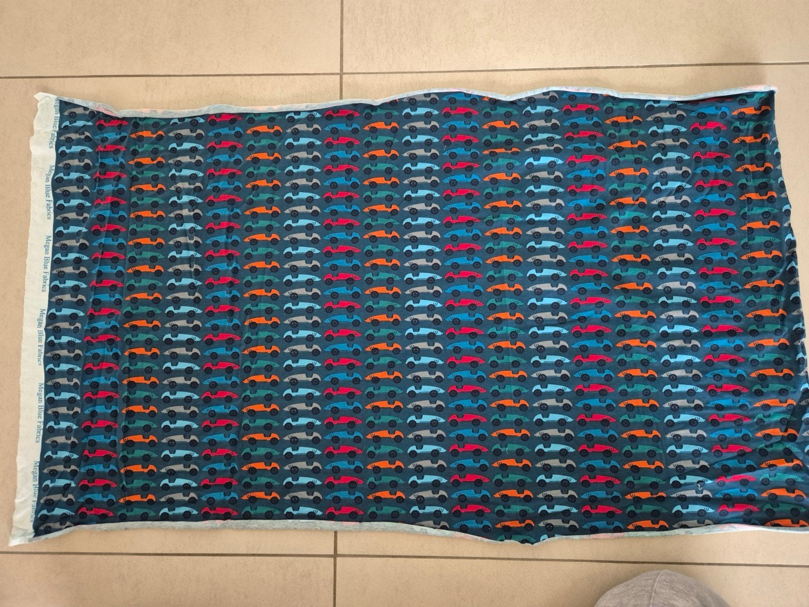 Megan Blue Fabrics tricot stof met retro auto print 50 x 90, Ophalen of Verzenden, Zo goed als nieuw, Blauw, Katoen