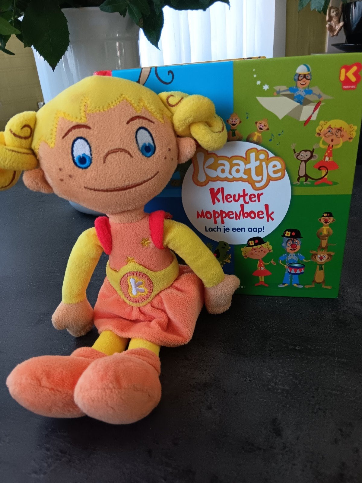 kaatje kleuter moppen boek met knuffelpop, Overige karakters, Enlèvement ou Envoi, Comme neuf