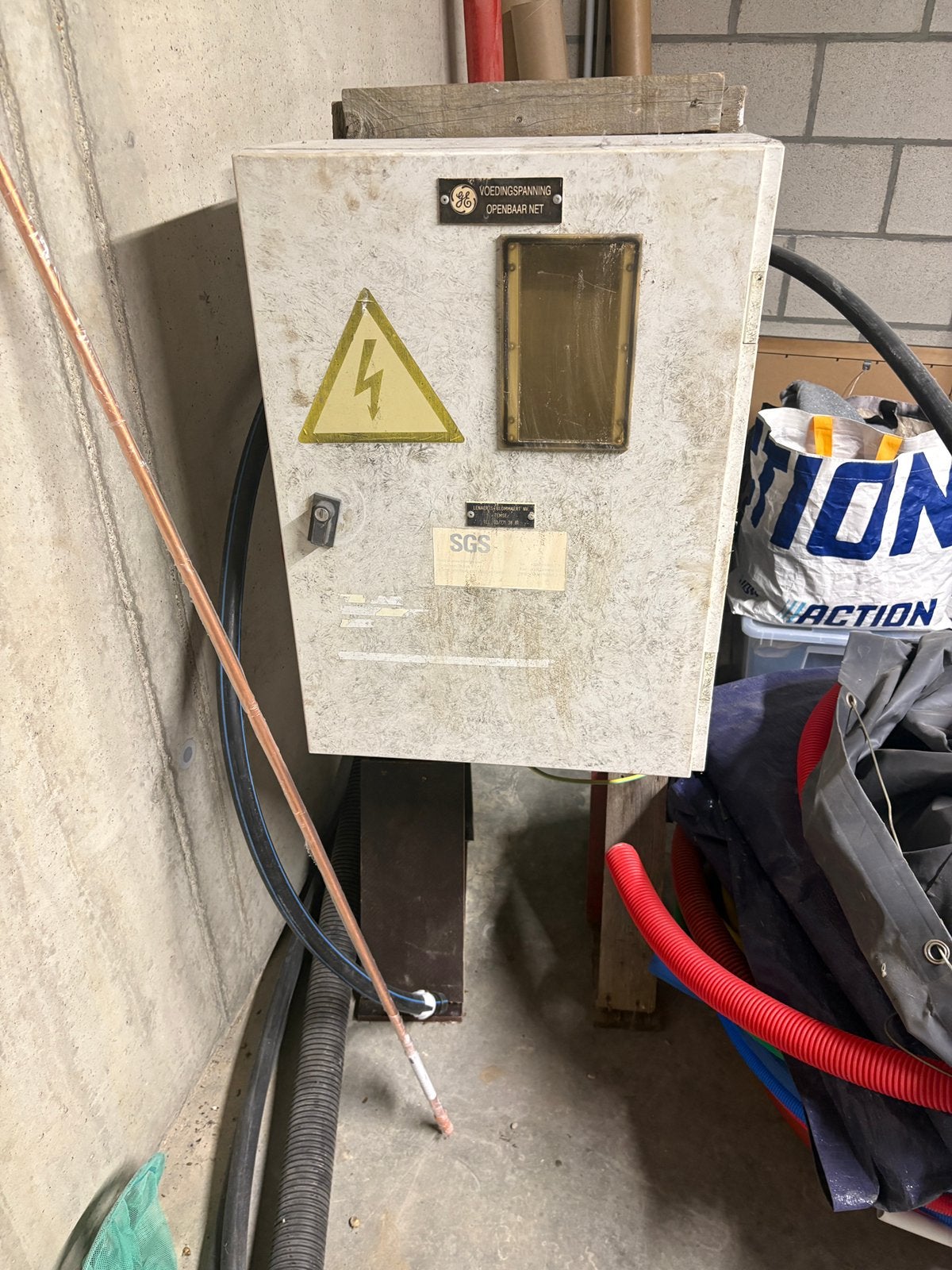 Werfkast + aardingspen, Doe-het-zelf en Bouw, Ophalen, Gebruikt