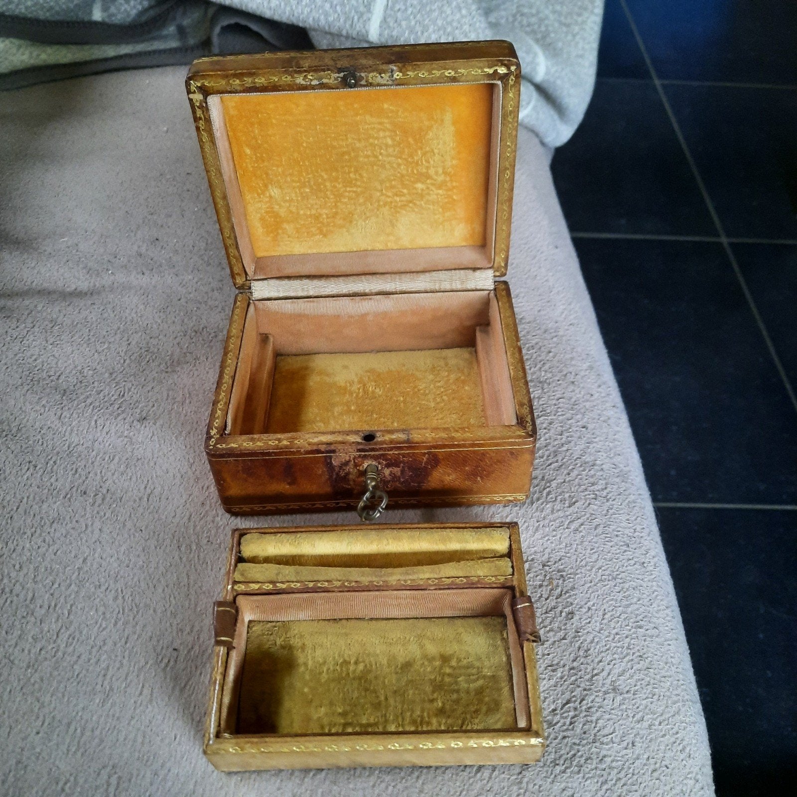 Juwelenkistje in hout , 13 x 10,5 x 6,5, Antiek en Kunst, Ophalen of Verzenden