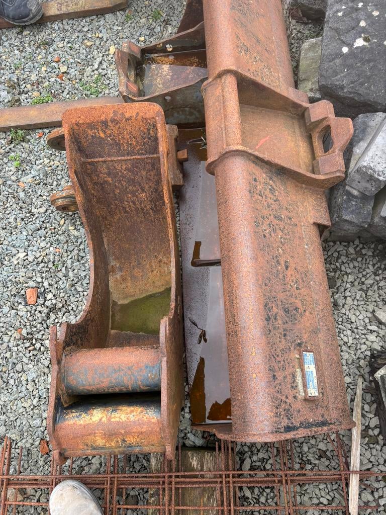 Bac godet grue plus attache, Articles professionnels, Machines & Construction | Grues & Excavatrices, Enlèvement, Chargeuse-pelleteuse