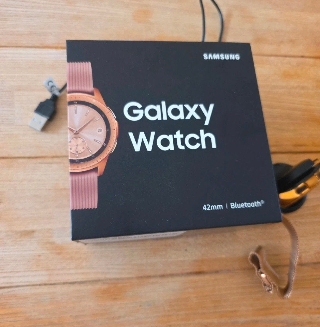 Samsung Galaxy Watch 42mm Bluetooth roségoud, Handtassen en Accessoires, Smartwatches, Ophalen, Gebruikt, Samsung, Roze