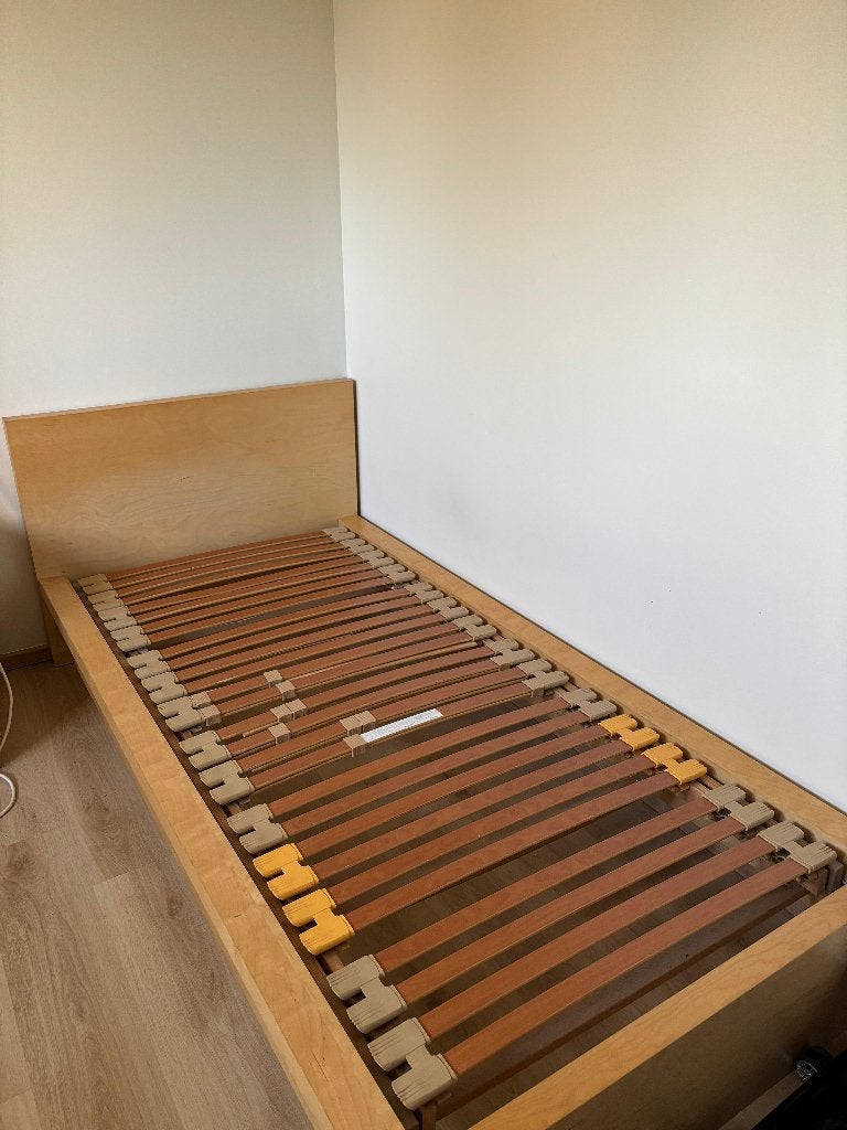 Eenpersoonsbed en gratis lattenbodem (voor kotstudent), Enlèvement, Comme neuf, Sommier à lattes