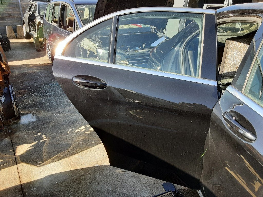 PORTE DROITE ARRIÈRE Mercedes-Benz C (W205), Autos : Pièces & Accessoires, Carrosserie & Tôlerie, Mercedes-Benz, Mevr. I. Hauben