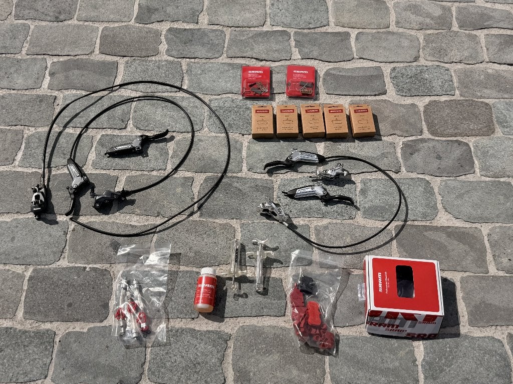 2 sets sram level remmen + 7 paar remblokken + bleedkit, Vélos & Vélomoteurs, Vélos Pièces, Enlèvement, Mountainbike, Freins, SRAM