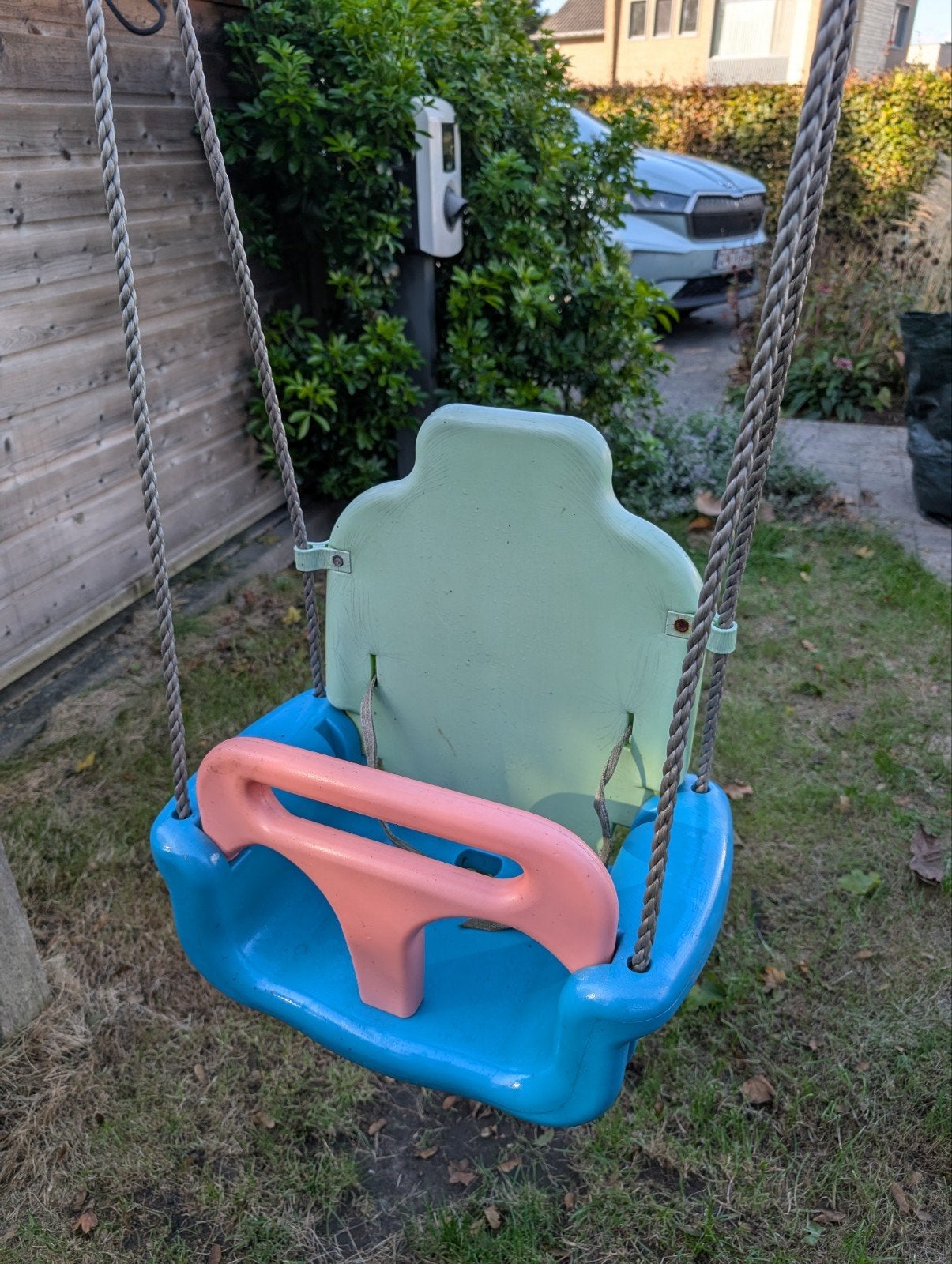 kinderschommel met veiligheidsbar en riempje, Ophalen, Gebruikt, Schommel
