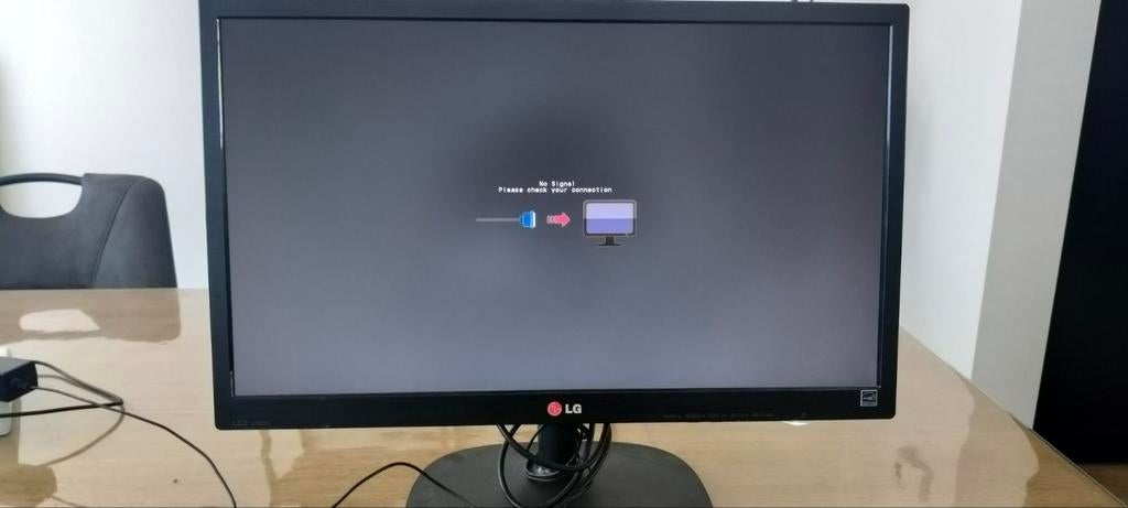 LG monitor 2014, Computers en Software, Ophalen, VGA