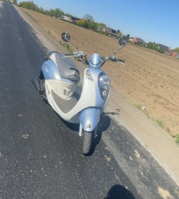 Sym mio 50cc b klasse met alle papieren, Fietsen en Brommers, 1 versnellingen, 50 cc, Ophalen, Overige merken