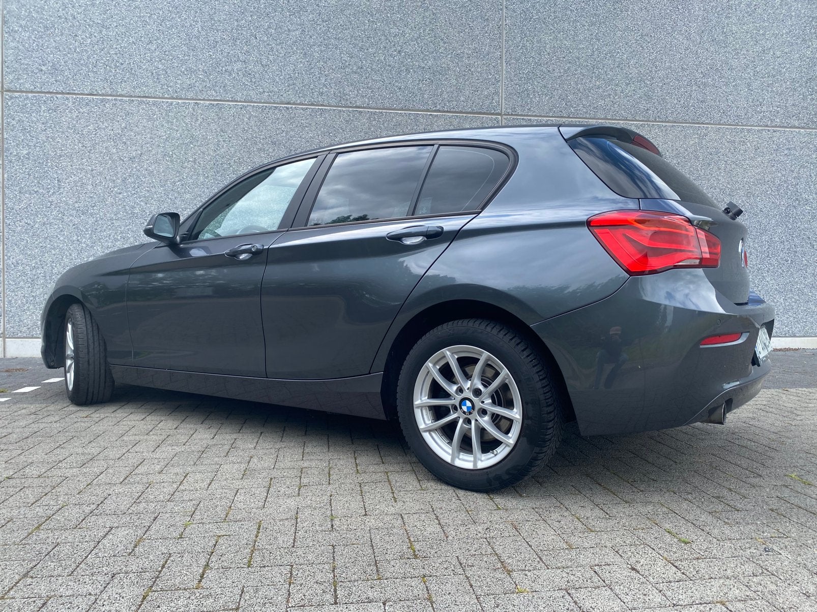 BMW 116i facelift 2018 euro6b, Auto's, Skiluik, 1600 cc, 5 deurs, Zilver of Grijs