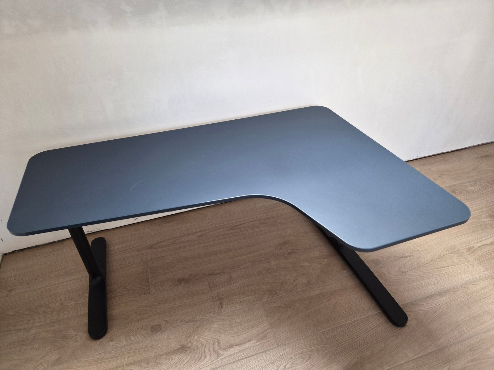 IKEA BEKANT Hoekbureau Rechts – Blauw Linoleum, Ophalen, 160 cm, Gebruikt, Hoekbureau