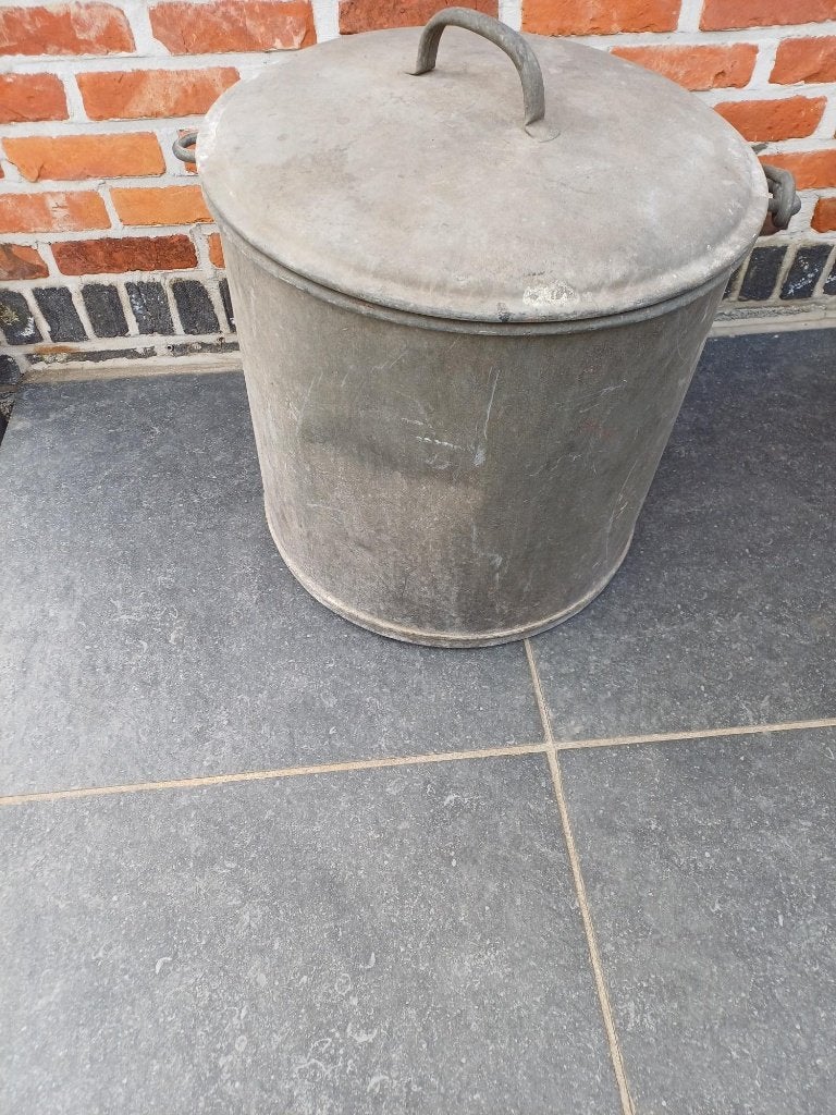 grote zinken ketel met deksel, Ophalen