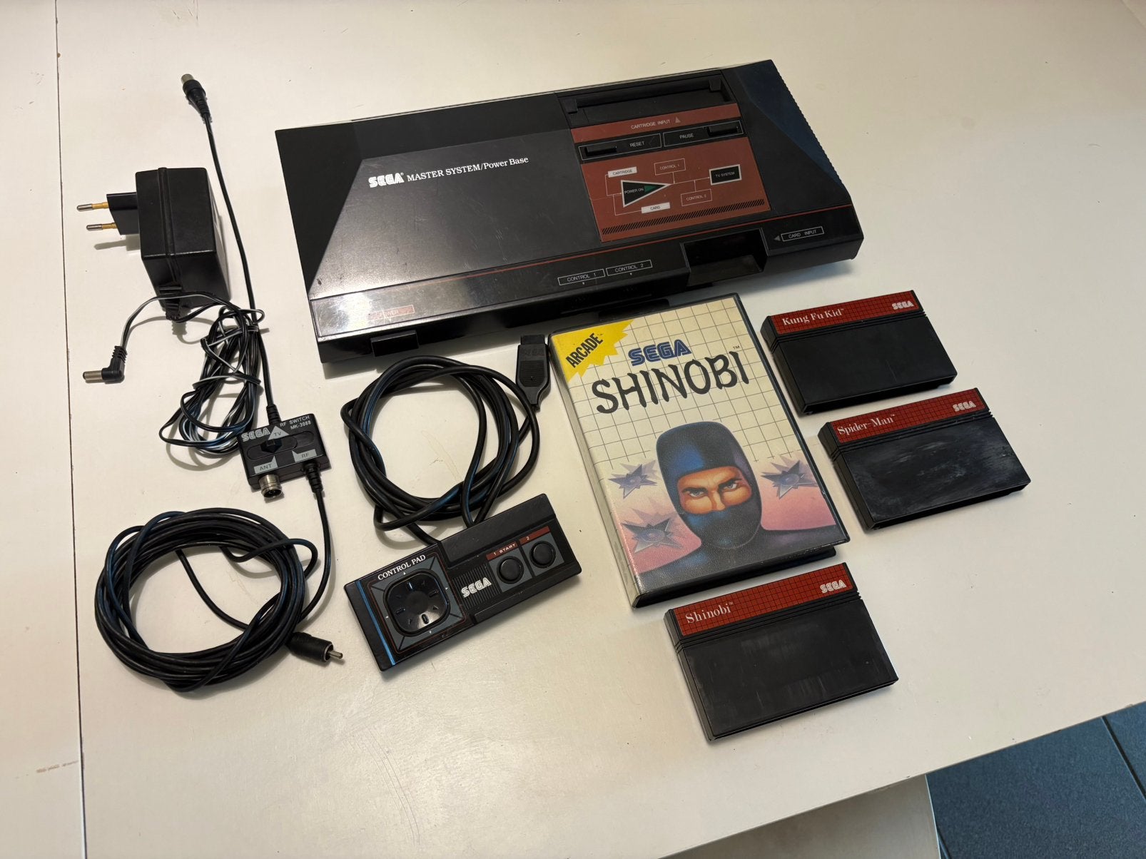 Console Sega Master System + 4 jeux, Games en Spelcomputers, Spelcomputers | Sega, Ophalen of Verzenden, Gebruikt, Met 1 controller