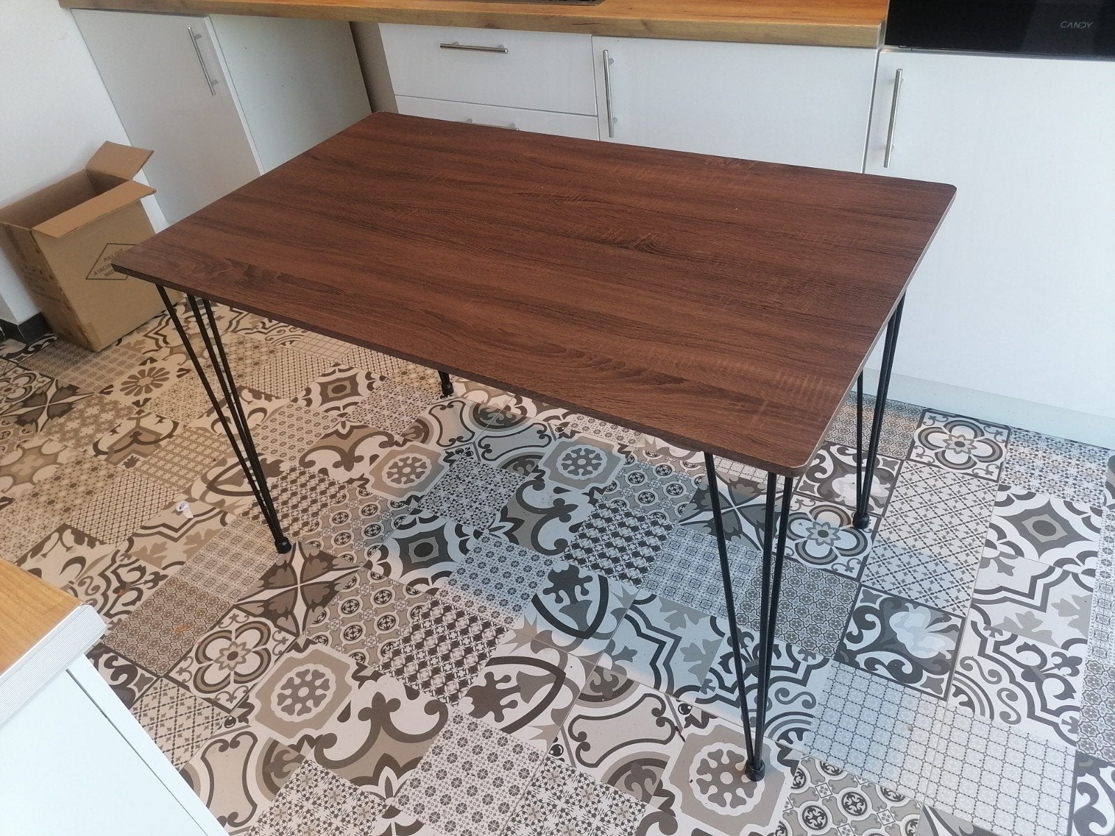 Table à vendre – Bois & Fer
Très belle table, solide et élég