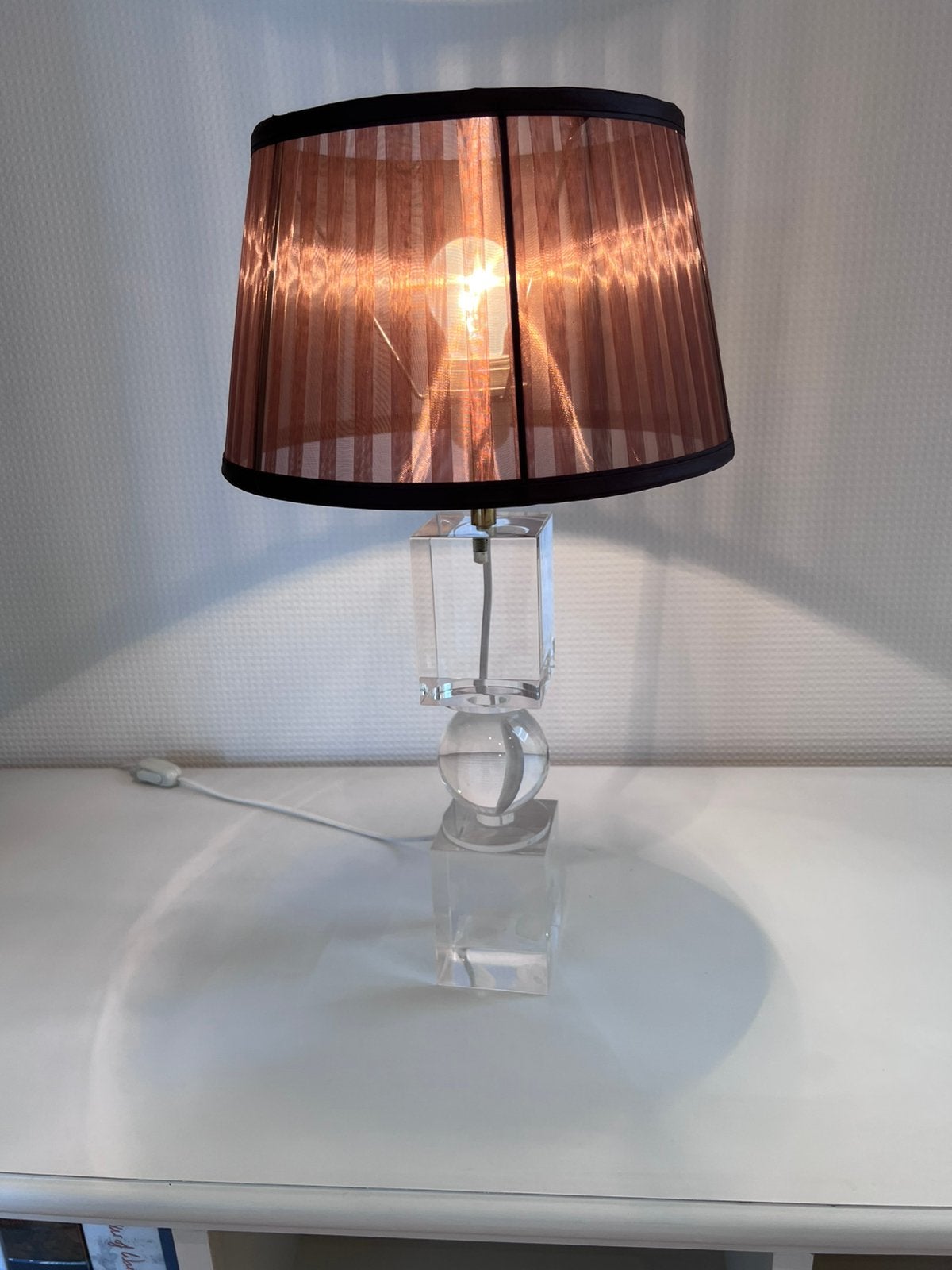Lampe en plexiglas, Enlèvement, Comme neuf