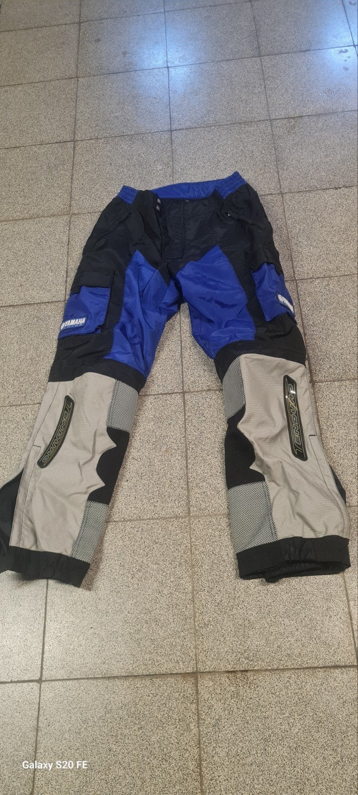 Gezocht!!! Yamaha adventure broek XL, Motoren, Kleding | Motorkleding, Ophalen