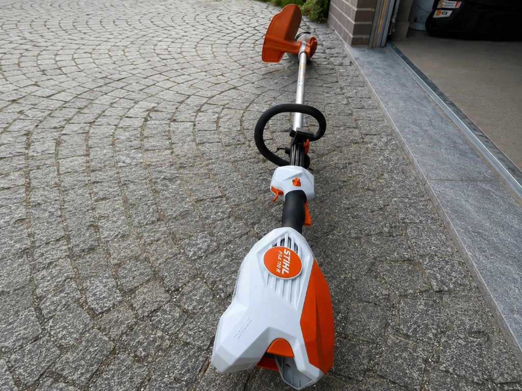 STIHL FSA 110 R Accu Bosmaaier+PolyCut maaikop - nieuwstaat, Ophalen, Zo goed als nieuw, Accu, Stihl