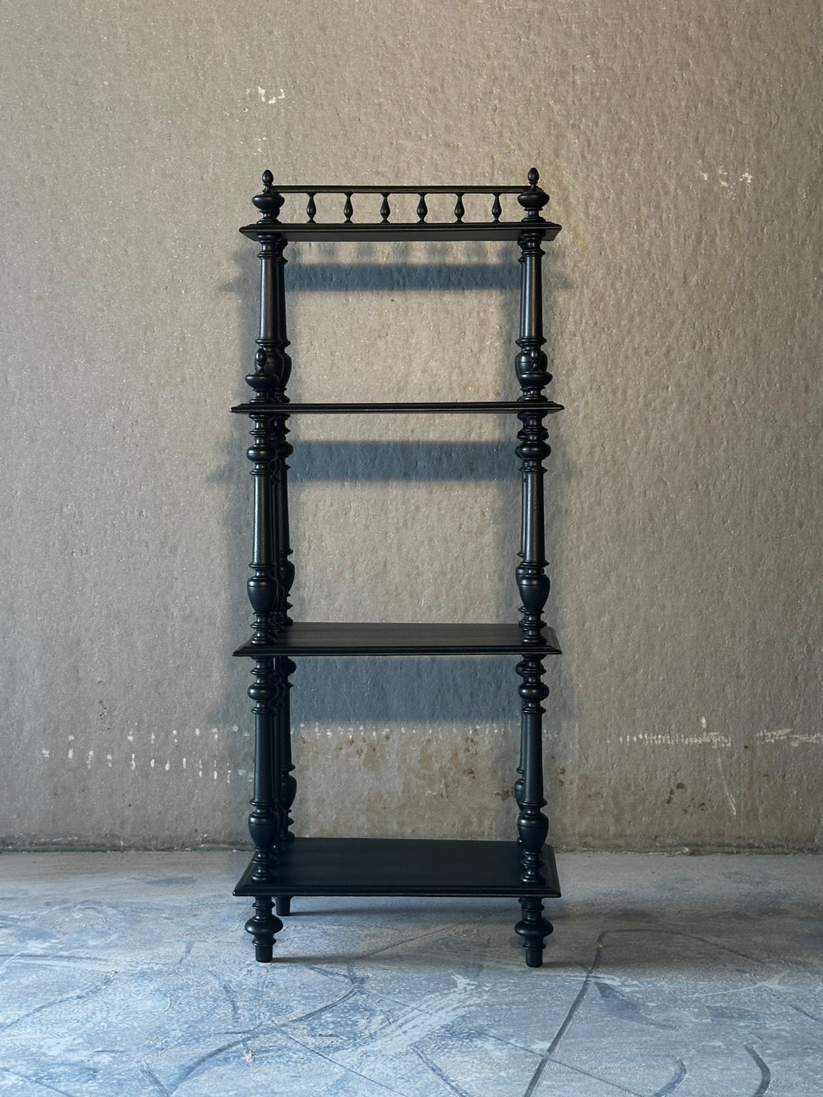 Titre : Étagère à colonnades style Napoléon III, bois noir, Enlèvement, Comme neuf