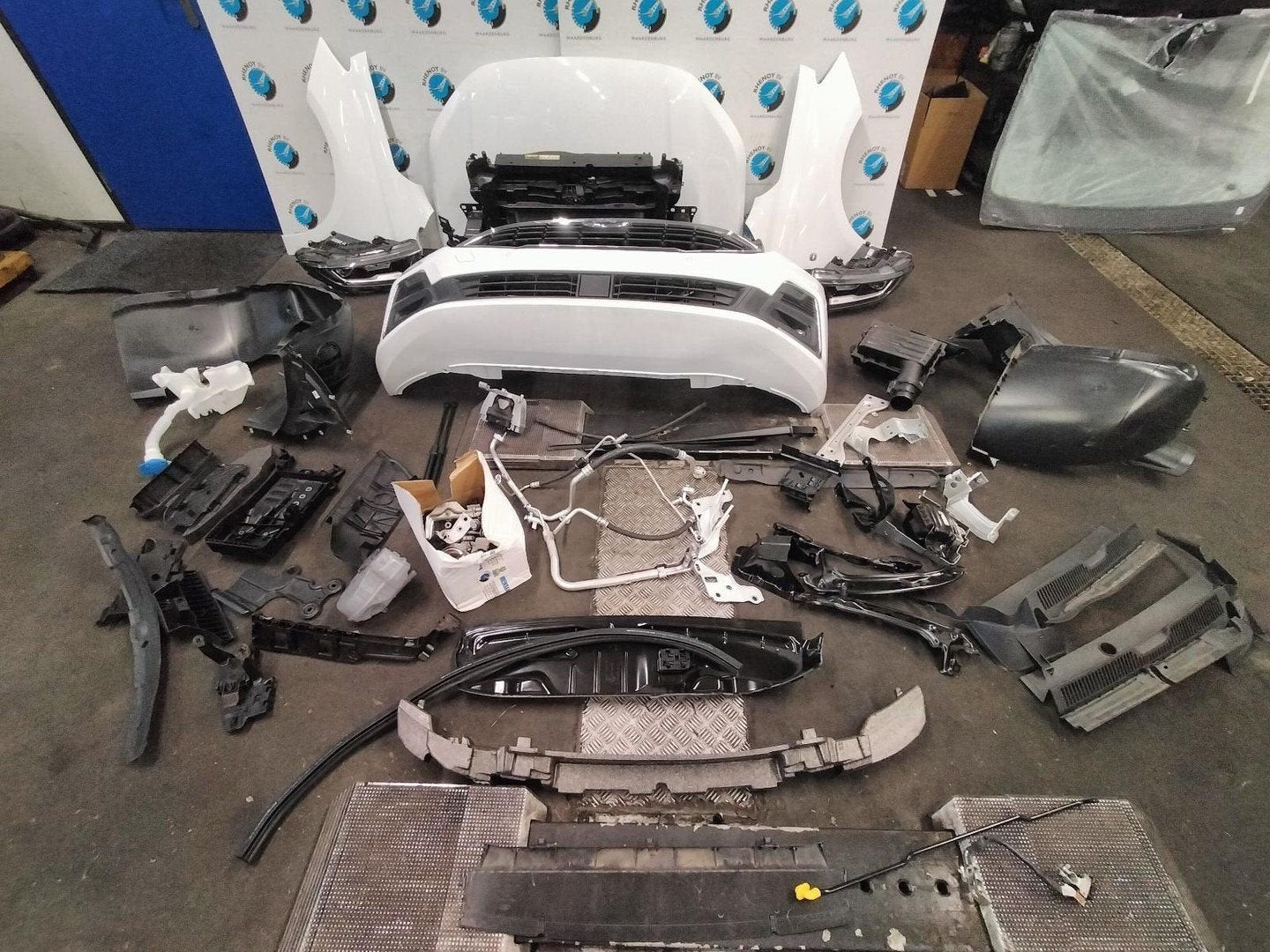 FORD TOURNEO CONNECT SK LWB VOORKOP COMPLEET 2024, Ophalen of Verzenden, Gebruikt, Stiba lid