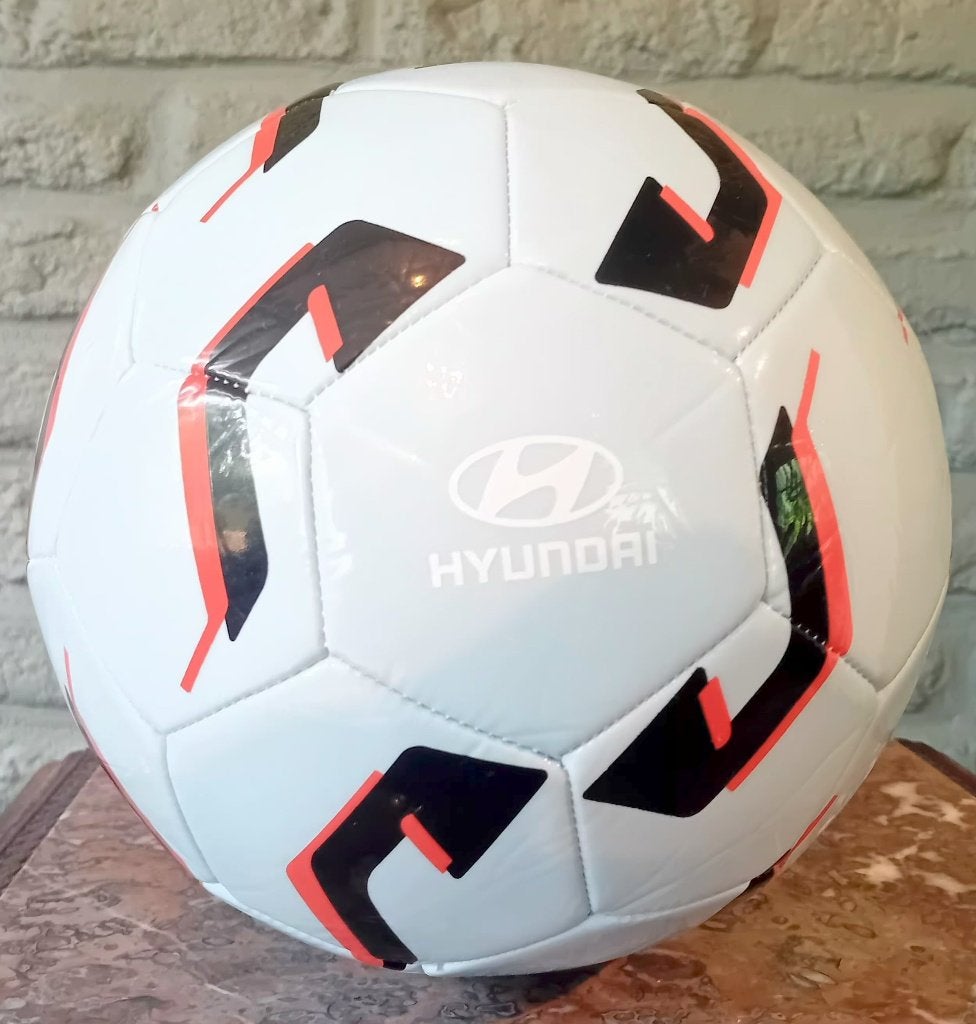 Nieuwe lederen voetbal af te halen te (Sint-Andries) Brugge, Ophalen, Nieuw, Bal