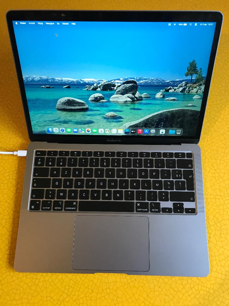 MacBook Air M1 2024 8 Go de RAM 256 Go SSD gris sidéral, 256 GB, Enlèvement ou Envoi, Comme neuf, 3 à 4 Ghz