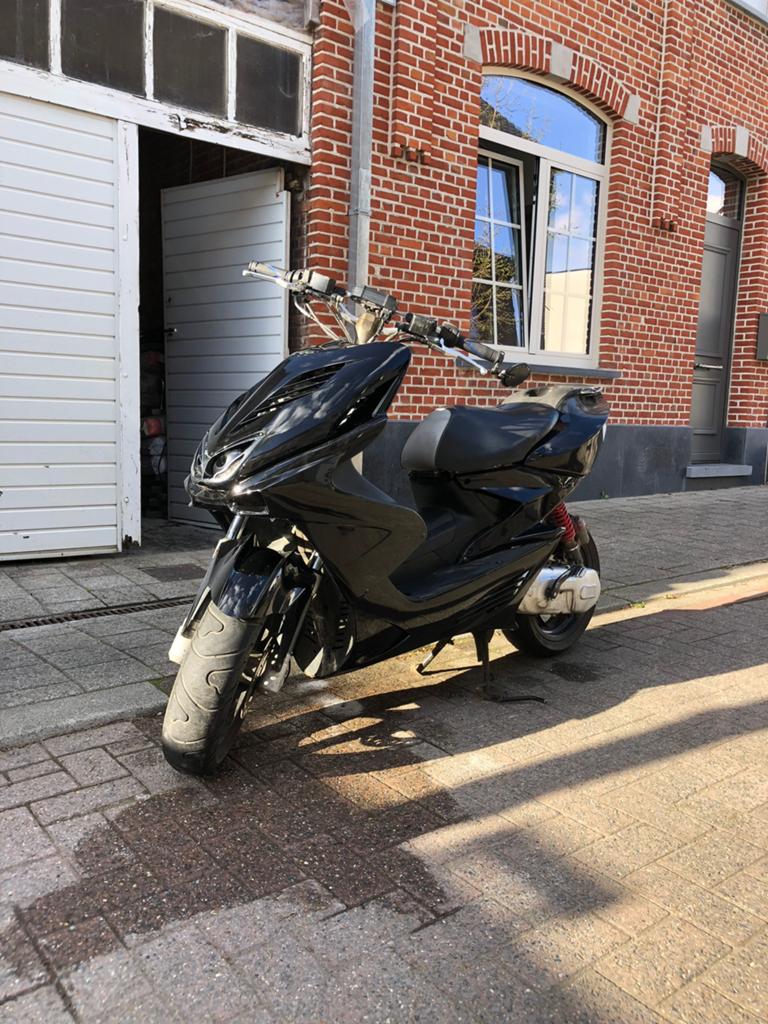 Yamaha Aerox/MBK Nitro Classe A, Vélos & Vélomoteurs, Aerox, Comme neuf, Enlèvement, Deux-temps