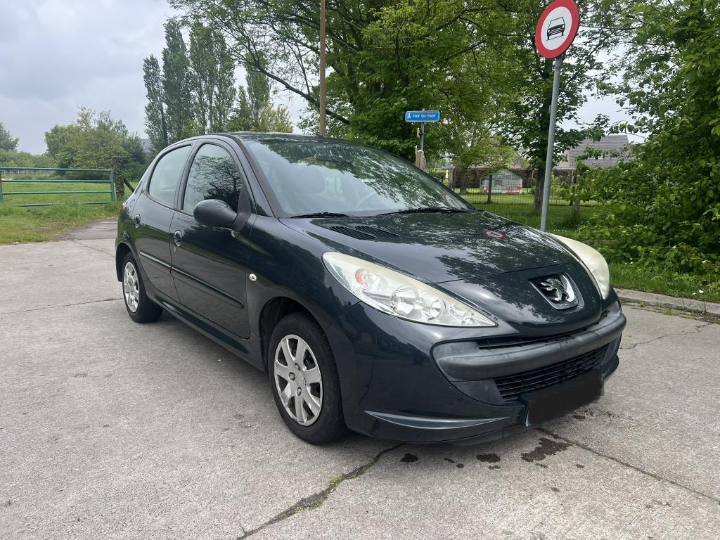 peugeot 206+ 1.1i essence euro 5, Auto's, Peugeot, Euro 5, Zwart, Isofix, Particulier