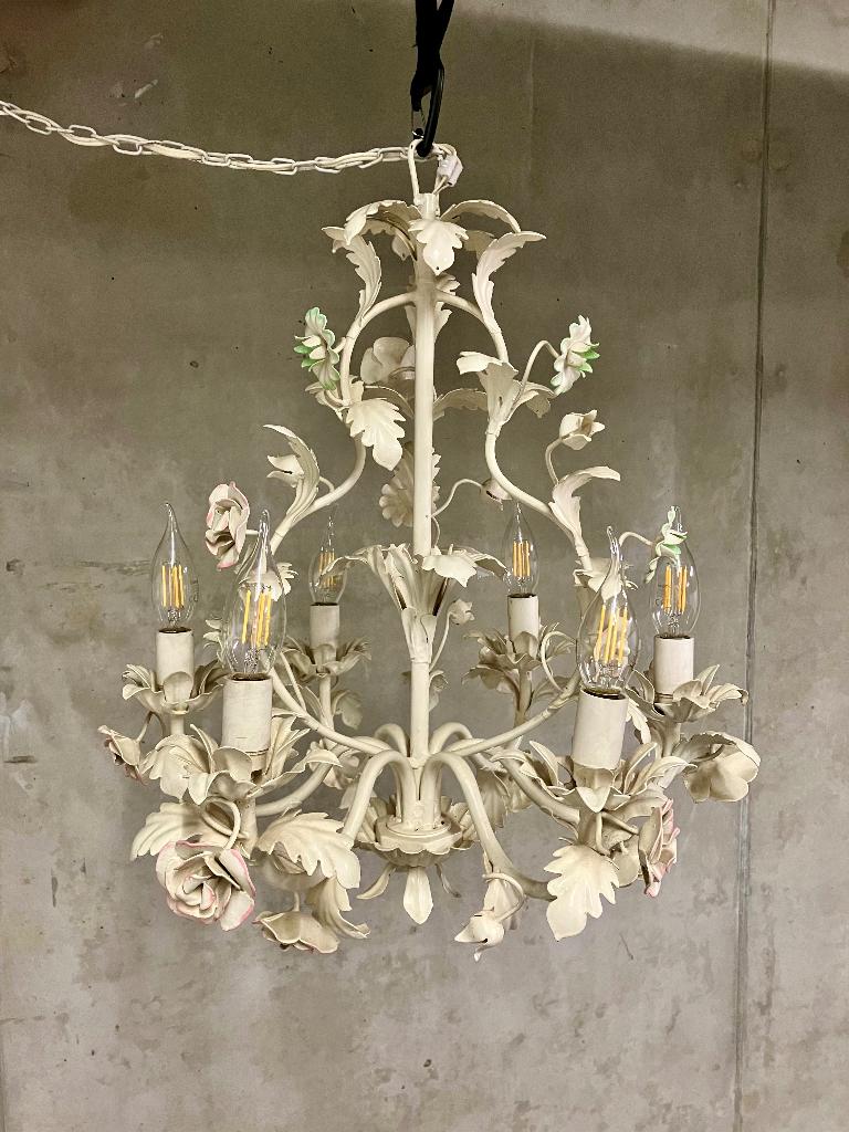witte metalen luster / kroonluchter in Florentijnse stijl, Huis en Inrichting, Lampen | Kroonluchters, Gebruikt, Metaal, Ophalen