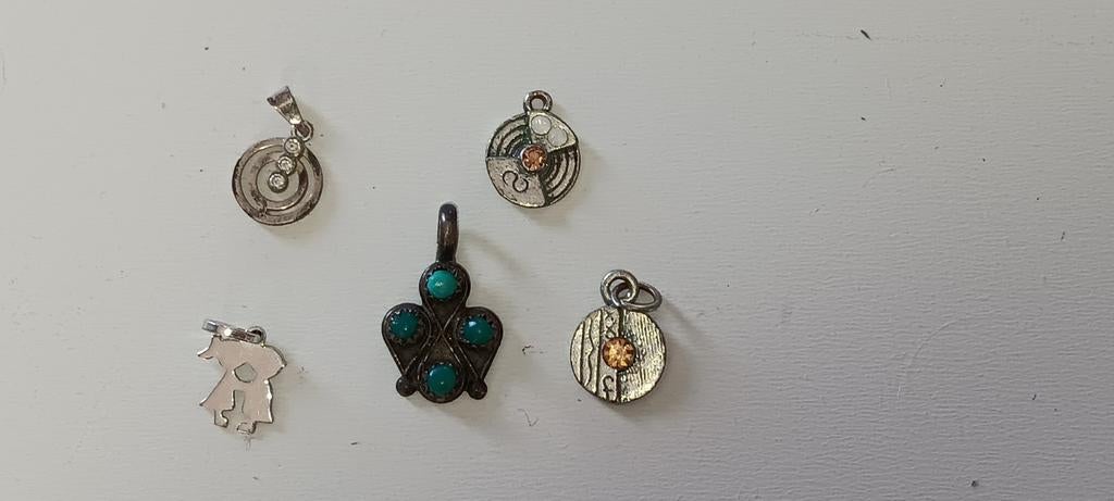 5 pendentifs, Enlèvement ou Envoi, Comme neuf, Autres matériaux