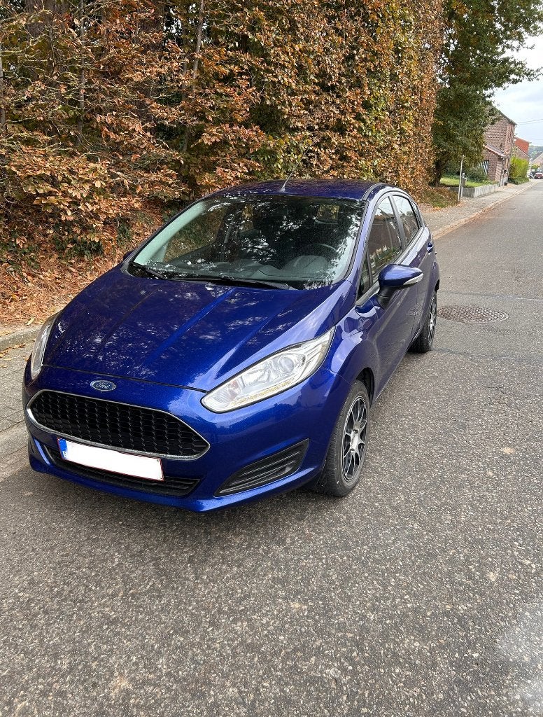 Ford fiesta met extra set banden op velg, Euro 6, Handgeschakeld, 5 deurs, Particulier