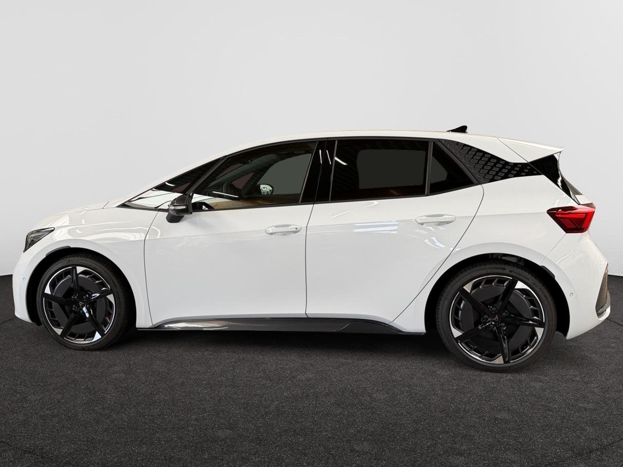Cupra Born 77 kWh eBoost Business, Autos, Achat, Automatique, Blanc, https://public.car-pass.be/vhr/d34e71b2-1398-46dc-be9a-0f8f6855d241