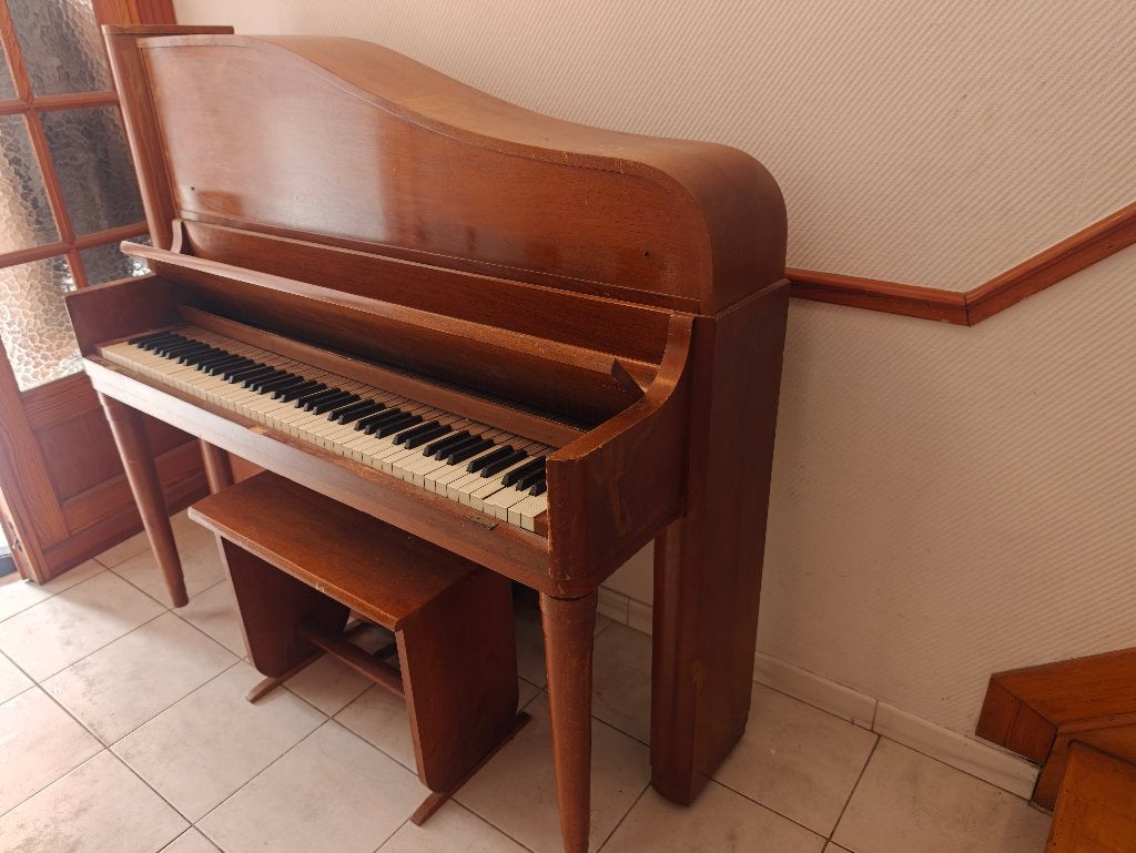 Donne piano droit (joue encore) – REZ-DE-CHAUSSÉE, Ophalen, Gebruikt, Overige kleuren, Piano