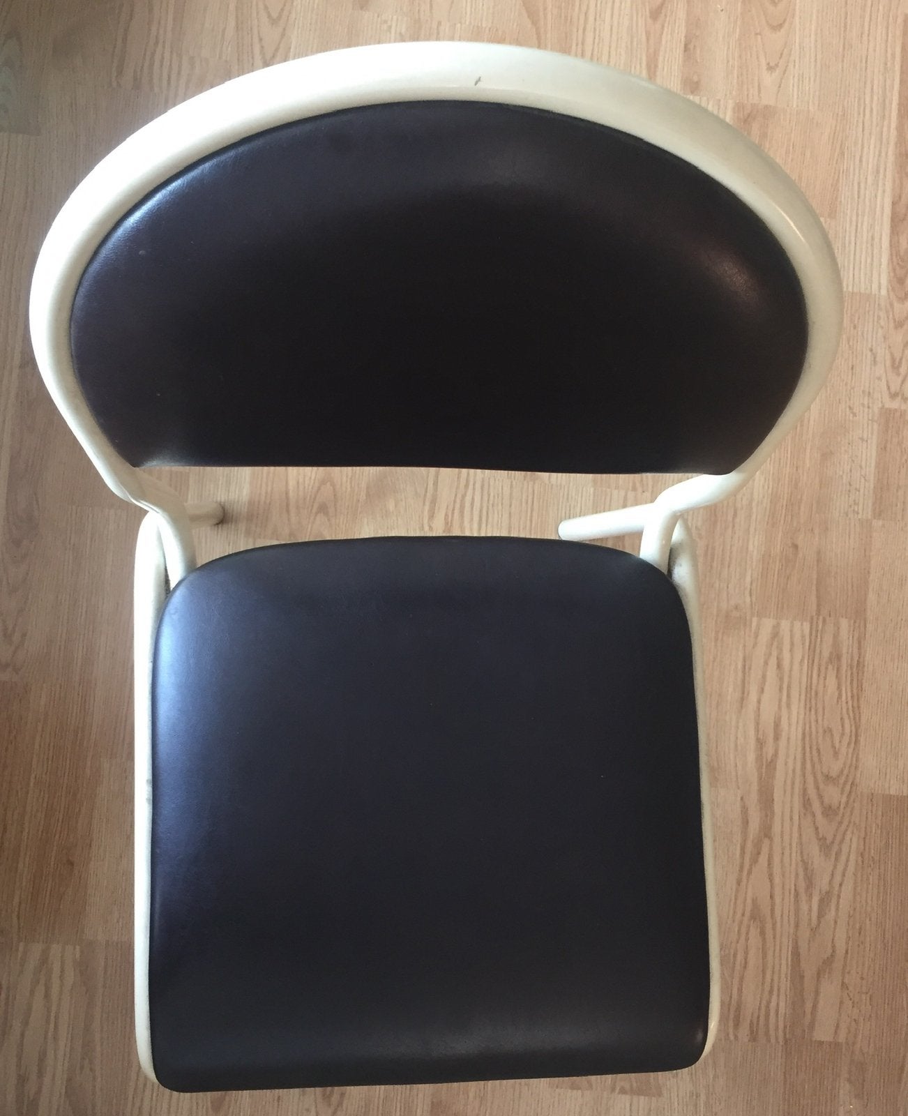 Superbe chaise en skaï marron piètement en acier chromé., Enlèvement, Comme neuf