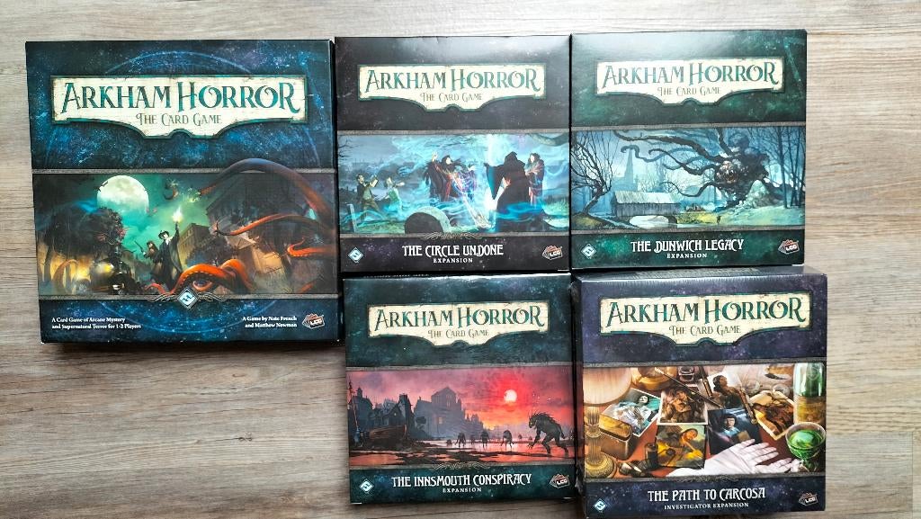 Arkham Horror - The card game (+ extensions), Hobby en Vrije tijd, Een of twee spelers, Ophalen of Verzenden, Zo goed als nieuw