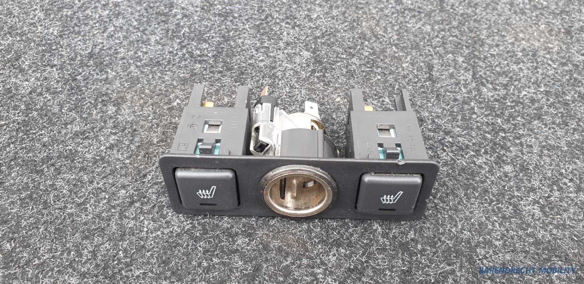 Interrupteur de chauffage de si ge Tigra Twintop Opel allume, Autos : Pièces & Accessoires, Opel Automobile GmbH, Opel, Bahnhofsplatz 1
65423  Russelsheim am Main, DE