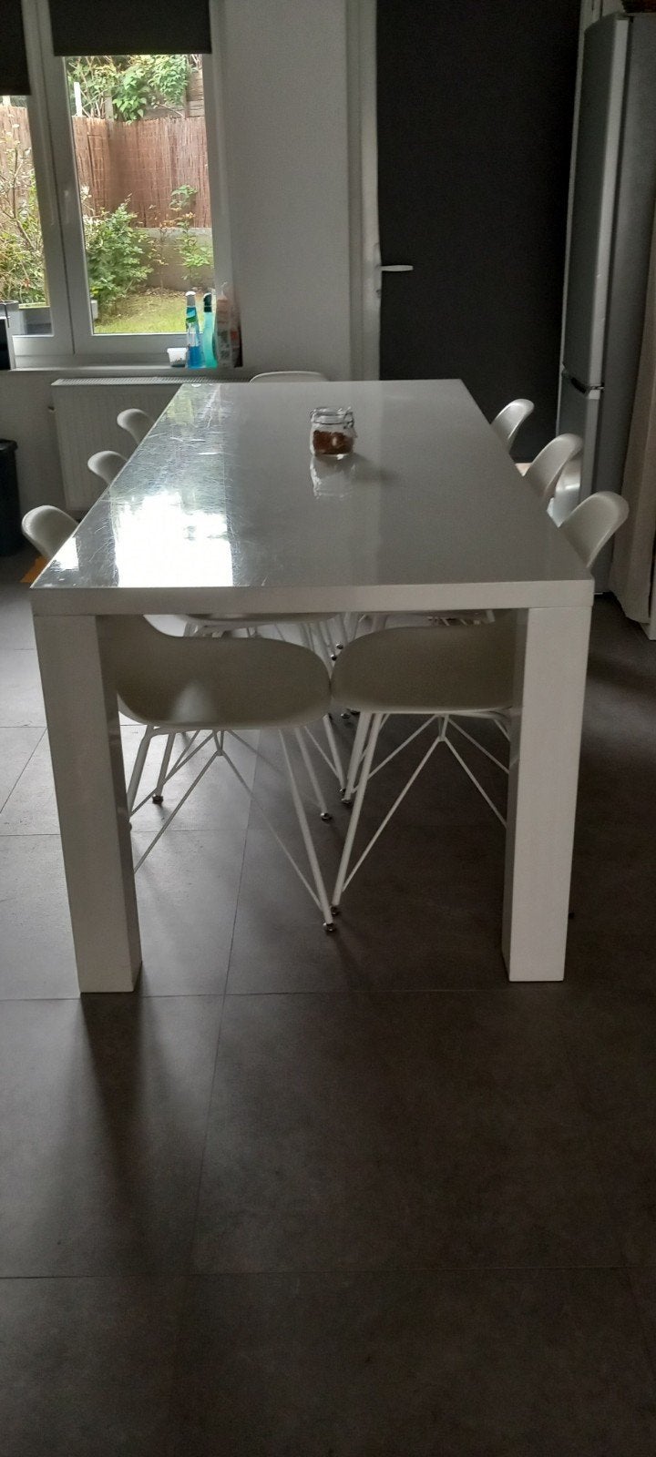 Table en laqué blanc
210cm longueur 
90cm largeur
80 cm haut, Maison & Meubles, Enlèvement, Utilisé