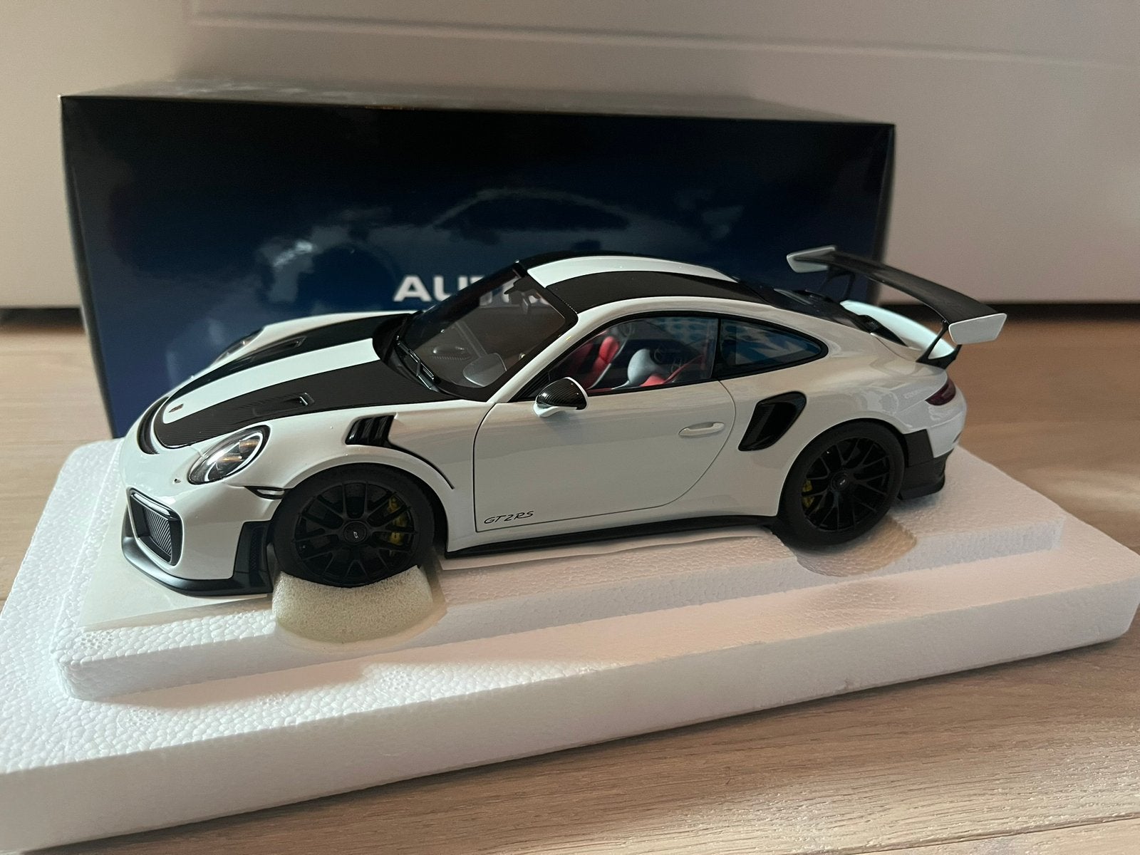 Porsche 911 (991.2) GT2 RS weissach package wit Autoart 1:18, Envoi, Neuf, Voiture, Autoart
