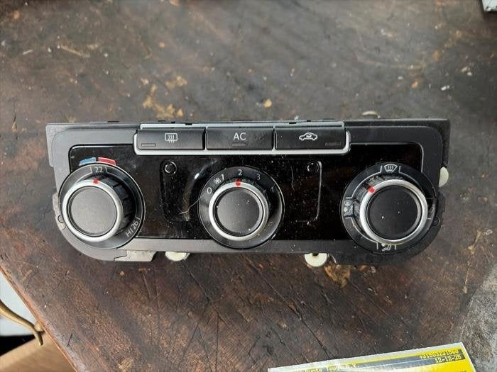 Kachel Bedieningspaneel van een Volkswagen Golf, Gebruikt, -, Volkswagen, -
