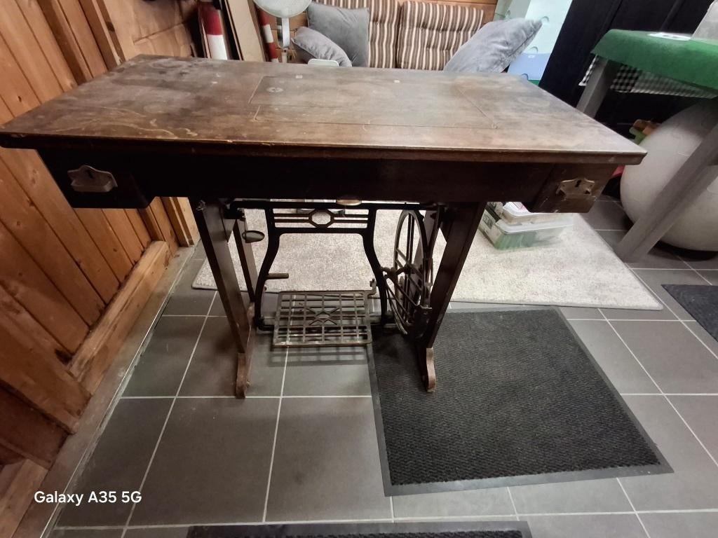 J. Verhaeghe Naaimachine in tafel, Antiek en Kunst, Ophalen