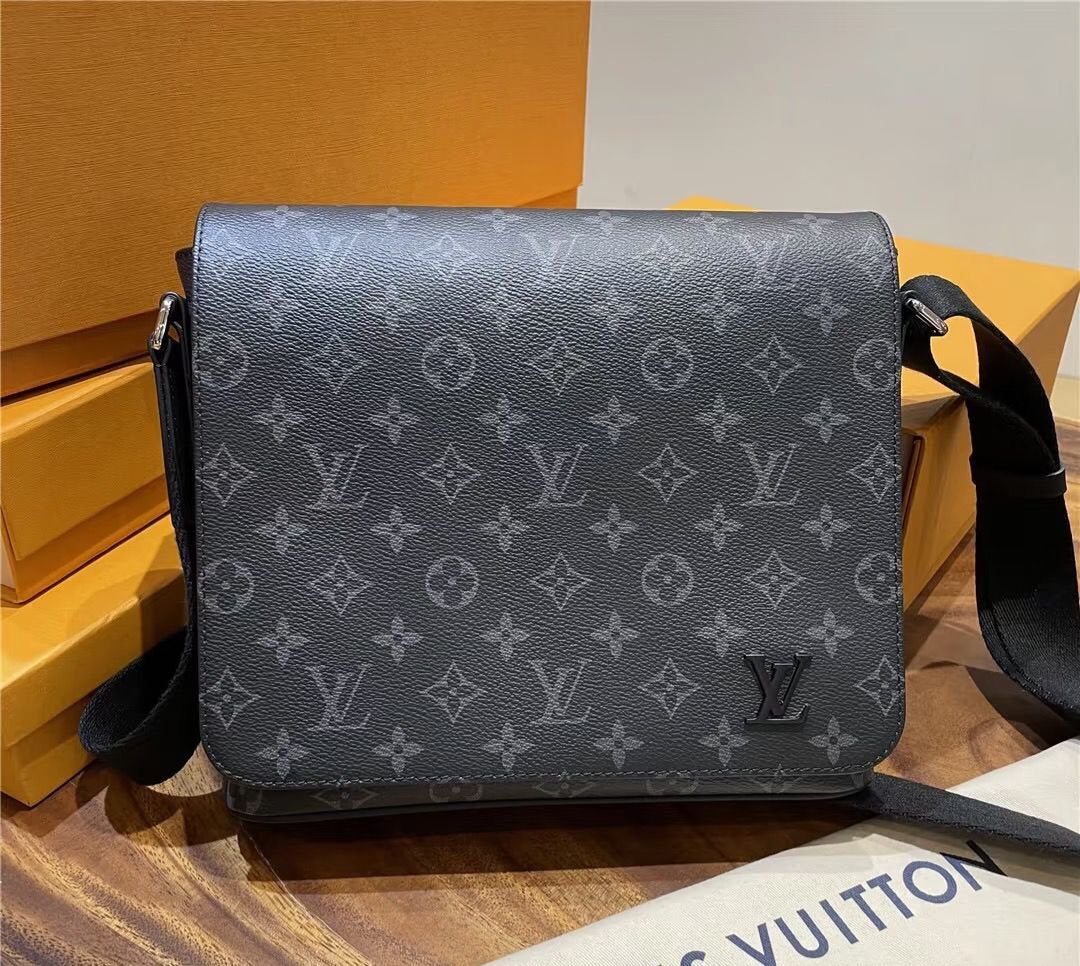 Louis  vuiton messenger tas monogram eclipse, Enlèvement ou Envoi, Neuf