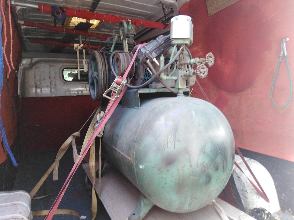 LUCHTCOMPRESSOR MET GROTE TANK 3.5 HP , 220v/380v, Beard, 100 liter of meer, Ophalen, Gebruikt, 10 bar of meer