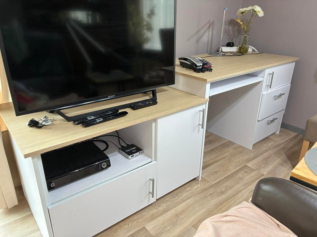 Bureau + Tv kast ( = 1 geheel), Enlèvement