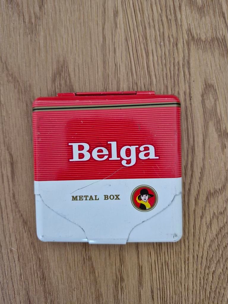 Boîte à cigarettes en métal Belga (8,5 x 9 cm), Enlèvement ou Envoi, Utilisé, Ustensile