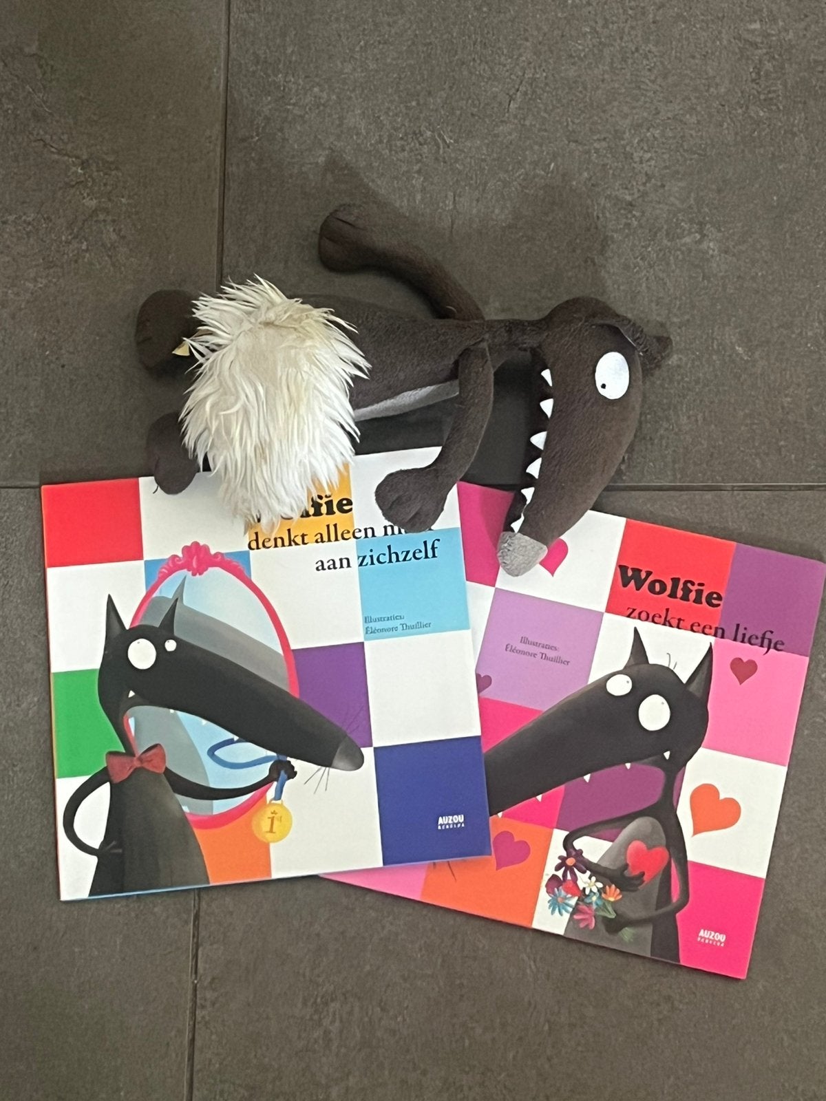 Wolfie 2 kinderboeken met knuffel., Jongen of Meisje, Ophalen of Verzenden, Zo goed als nieuw, Voorleesboek