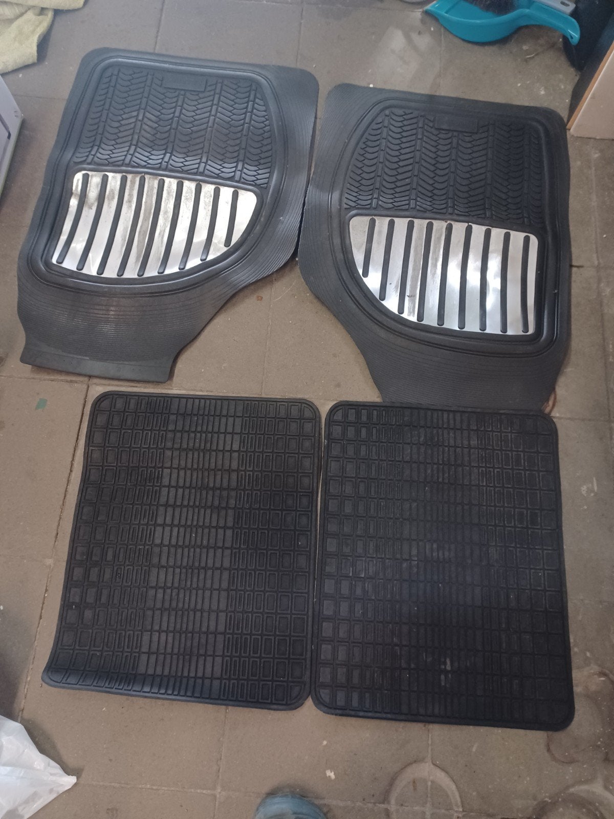 Tapis en caouchou pour voiture, Enlèvement ou Envoi