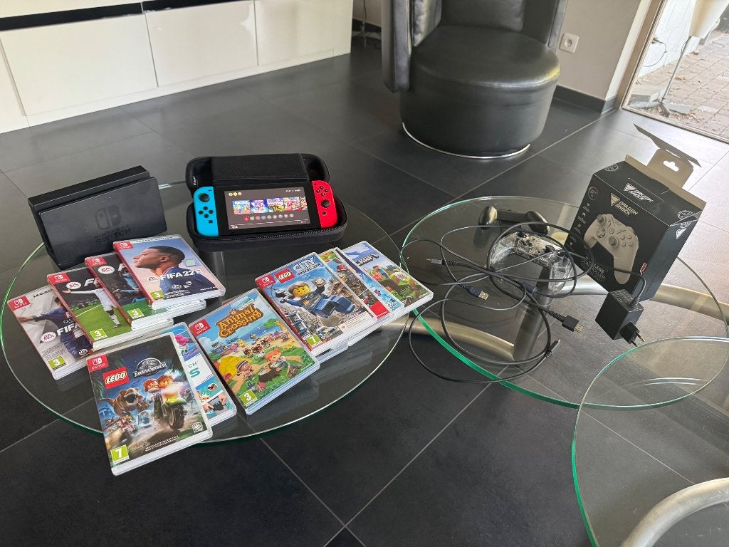 Nintendo switch+ 12 spelletjes+ 2 extra consoles, Games en Spelcomputers, Met 2 controllers, Ophalen, Switch 2019 Upgrade, Gebruikt