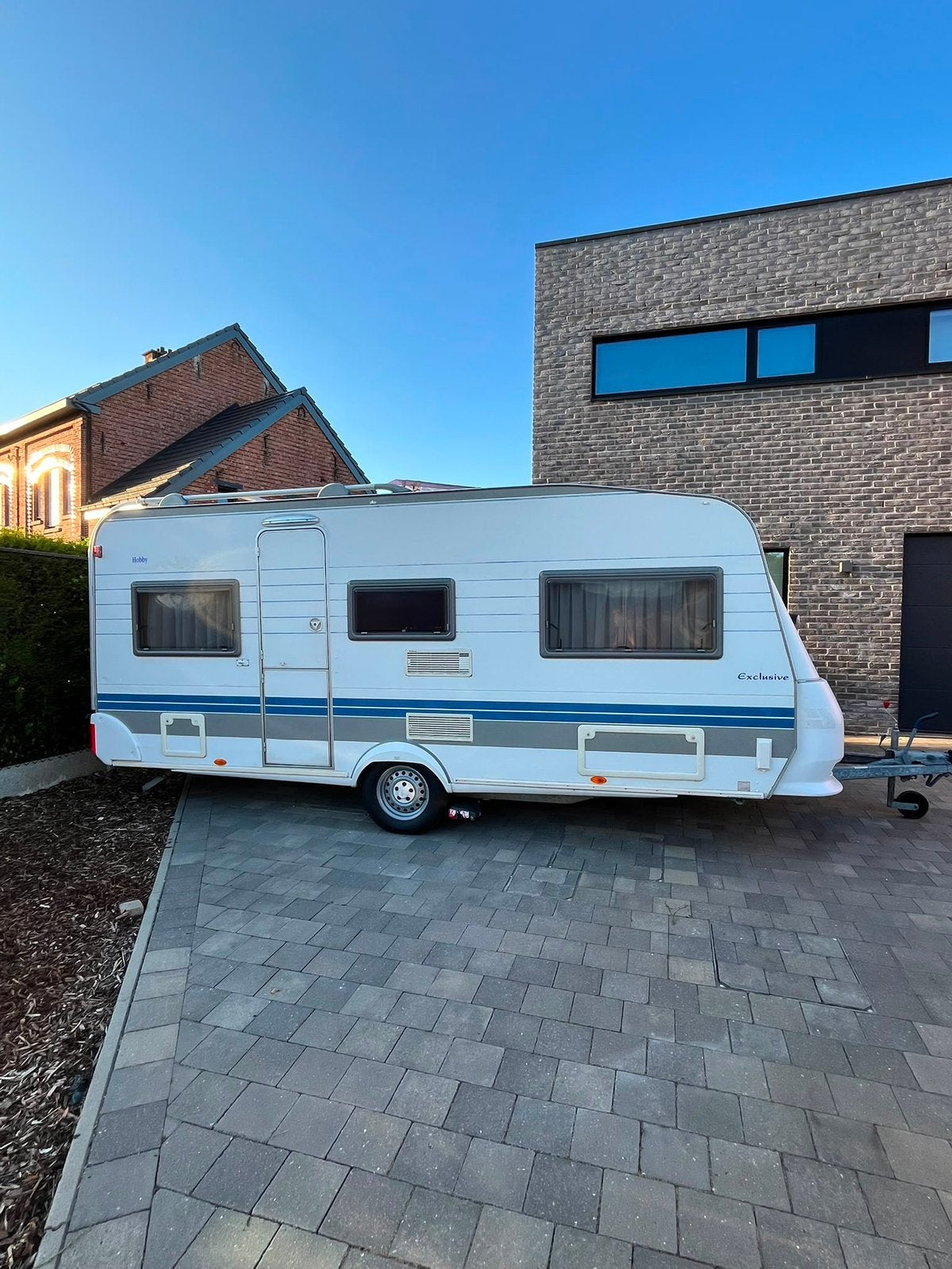 Caravane Hobby exclusive 495 W 2001, Hobby, Particulier, Banquette en rond, Jusqu'à 4