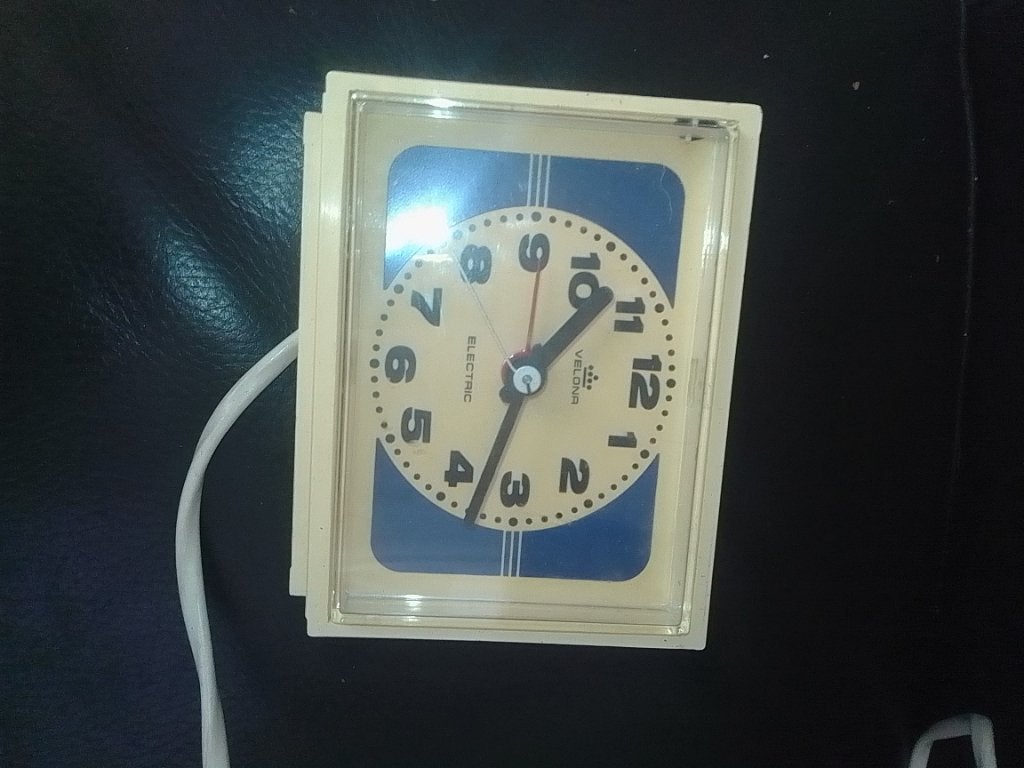 Vintage klokje  wekker velona electric, Wit, Vintage, Analoog, Ophalen of Verzenden