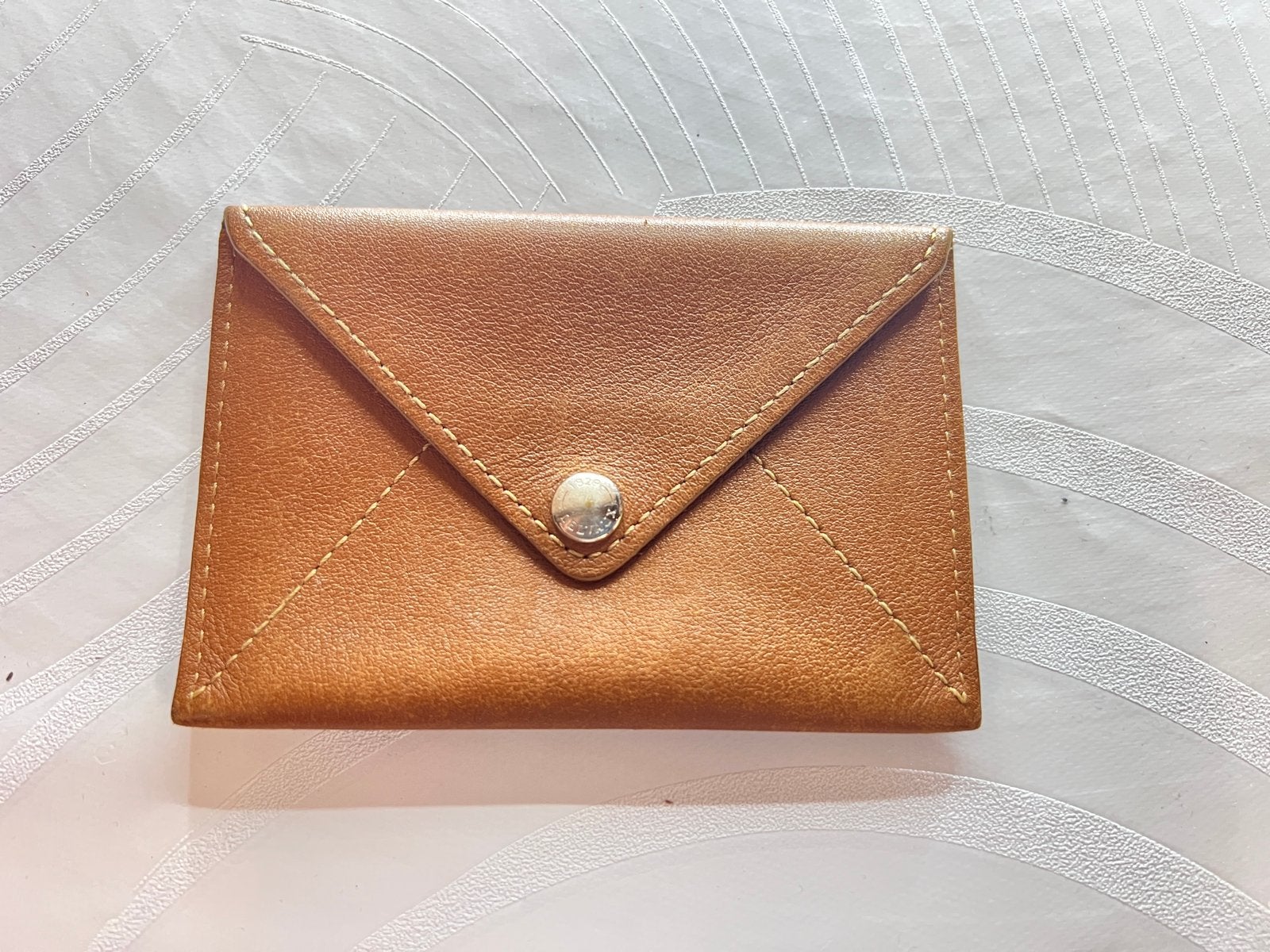 DELVAUX MINI BRUINE LEREN ENVELOPKAARTHOUDER - TBE, Ophalen of Verzenden, Zo goed als nieuw, Bruin