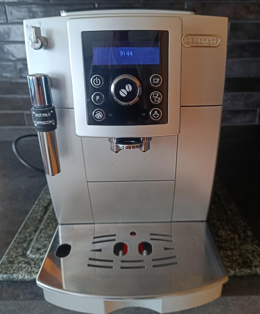 Machine à café Delonghi "Type  ECAM 23.420 SB", Machine à espresso, Réservoir d'eau amovible, Café en grains, 2 à 4 tasses